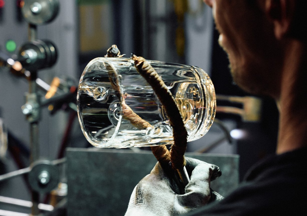 Zapomenuté řemeslo je zpět. Češi znovu vyrábějí pivní půllitry z křišťálu a míří s nimi do hospod