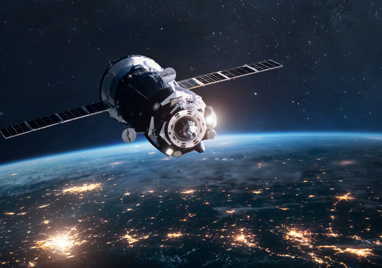 Umělá inteligence potřebuje datová centra, ale lidé je nechtějí. Naštěstí se dají postavit ve vesmíru