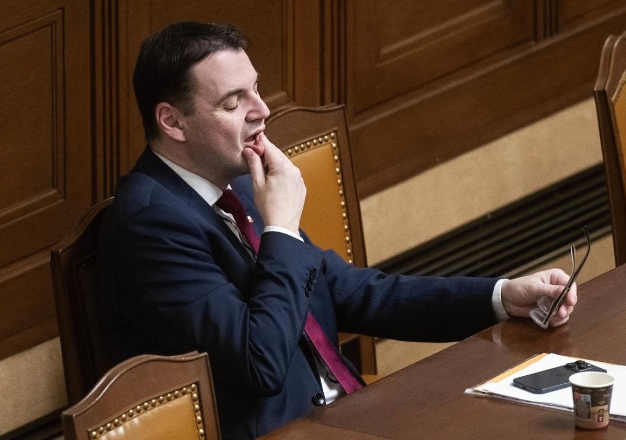 Ministr zahraničních věcí Petr Macinka (Motoristé) v Poslanecké sněmovně 11. března 2026