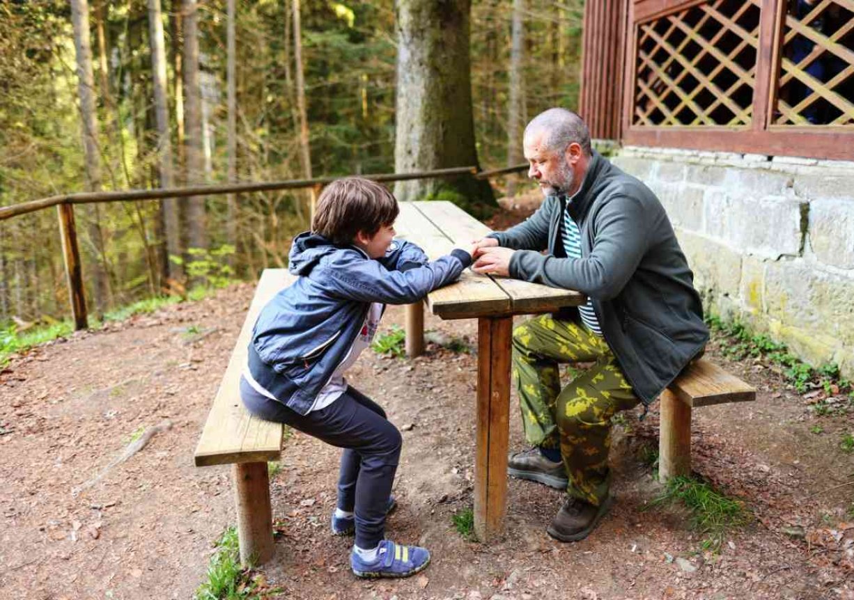 Přicházejí o statisíce ročně. Padesátníci chtějí pracovat, kvůli péči o blízké ale tratí (ilustrační foto)