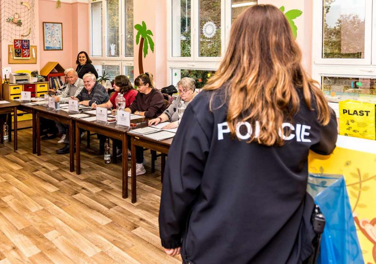 První den voleb do zastupitelstev obcí v Ústeckém kraji, 9. října 2026, Bílina, Teplicko.