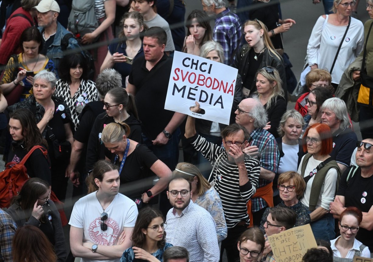 Shromáždění a pochod spolku Milion chvilek na podporu Českého rozhlasu a České televize
