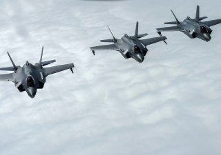 Norské stíhačky F-35 Lightning během cvičení Arctic Challenge Exercise (ACE) na letecké stanici Orlandet