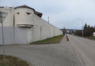 Vazební věznice Brno, pohled z ulice Kamenice