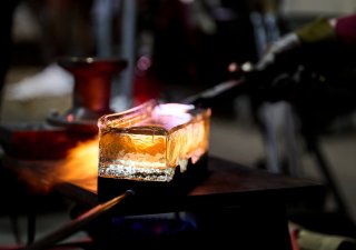 Trofej po Jizerskou 50 vzniká v Lasvitu.