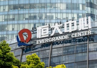 Obchodování s akciemi zadluženého čínského developera Evergrande je zastaveno