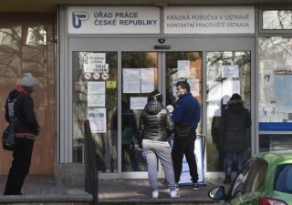 Lidí bez práce opět ubylo. Díky sezonním pracím, které jsou v plném proudu