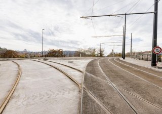 Příprava na tramvajový most v Praze - Dvorecký most