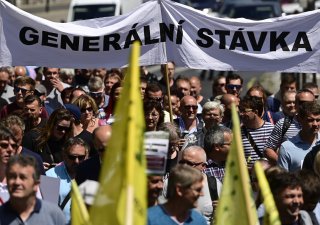 Odbory dál přitvrzují. Ne sto tisíc, ale téměř dvě stě zaplatí rodina s dítětem kvůli vládnímu balíčku, tvrdí