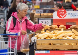 Lidé více šetří, propad tržeb tuzemských obchodů v říjnu nabral vyšší tempo