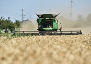 Balíček zdraží nájmy zemědělcům, přihraje peníze řetězcům. Aneb jak konsolidační balíček ovlivní ceny potravin?