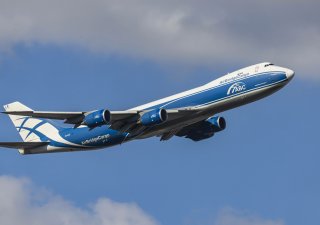 Boeing se stále potácí ve ztrátě. Ve čtvrtletí ji aspoň snížil na třetinu