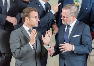 Český premiér Petr Fiala a francouzský prezident Emmanuel Macron v Praze