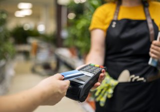 Amerika má monopol i na platby kartami. Pro Evropu problém