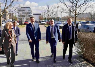 Zleva: premiér Saska-Anhaltska Sven Schulze, generální ředitel Agrofertu Petr Cingr a jednatel společnosti SKW Piesteritz Carsten Franzke