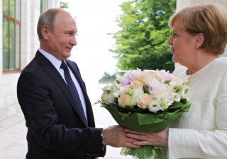 Nyní již bývalá německá kancléřka Angela Merkelová s ruským prezidentem Vladimirem Putinem na archivní fotce z roku 2018.