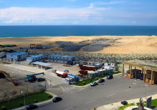Město budoucnosti Colombo Port City vzniká na pískem zasypaném moři u Srí Lanky.