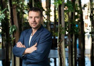 Novým ředitelem marketingu Sasky se od října stal David Schenk, který doposud zodpovídal za zákaznickou zkušenost a nyní povede obě oblasti společně