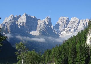 Italské pohoří Dolomity obsahuje minerál dolomit