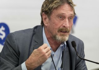 John McAfee spáchal sebevraždu.