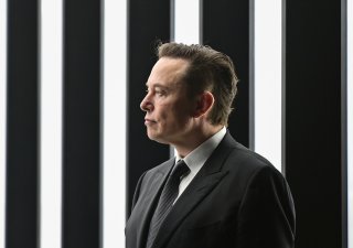 Elon Musk, šéf Tesly, slavnostně otevřel první evropskou továrnu automobilky nedaleko Berlína.