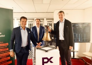 Jan Sýkora (vlevo), partner Wood & Company, Petr Koblic, generální ředitel pražské burzy a Vladimír Jaroš, CEO Wood & Company