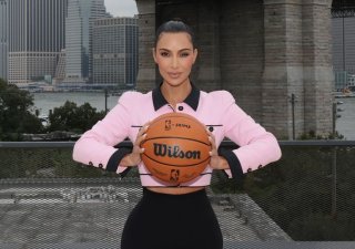 Značka spodního prádla Skim spoluvlastněná Kim Kardashian je partnerem americké NBA