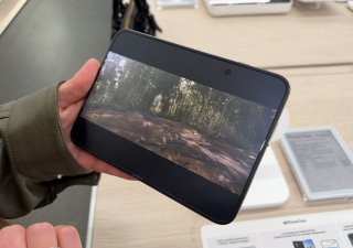 iPhone Duo od Applu dorazil do českých obchodů