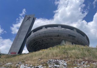 Chrám komunistické víry na hoře Buzludža