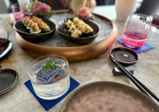 Bar Golden Eye v hotelu Fairmont