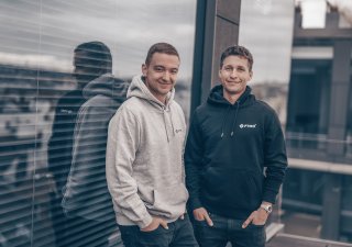 Marek Vašíček (vlevo) a Otakar Šuffner začínali podnikat při vysoké škole, dnes má jejich firma FTMO miliardové zisky.