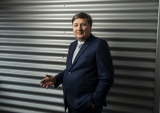 Největší podíl v Trinity Bank vlastní zlínský podnikatel Radomír Lapčík, který je zároveň investorem byznysového portálu newstream.cz.