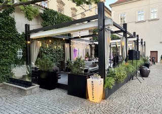 Nádvoří bývalého kláštera na Malé Straně, dnes hotel Mandarin Oriental