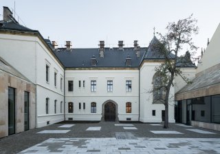 V sousedství katedrály svatého Víta vyrostly dvě přístavby podle návrhu architektonického ateliéru Acht.