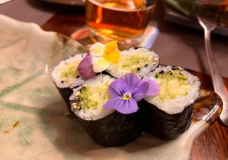 Žižkovská restaurace Sumi Garden sází na silný ramen, návykové takoyaki, okonomiyaki i mimořádně povedené sushi.