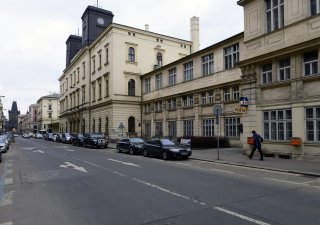 Budova České pošty v Hybernské ulici