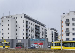 Bytové domy projektu Unicity Living na Zeleném trojúhelníku vedle kampusu Západočeské univerzity v Plzni na snímku z 18. března 2021. Byty, které postavila česká realitní a investiční společnost Daramis, koupila švédská společnost Heimstaden, třetí největší poskytovatel nájemního bydlení v Evropě.