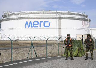 armáda při nacvičování ochrany kritické infrastruktury, kterými ropné zásobníky firmy Mero jsou