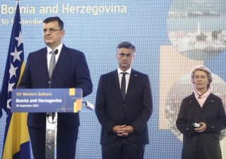 Zleva: Předseda Rady ministrů Bosny Zorana Tegeltije, chorvatský premiér Andrej Plenkovič a předsedkyně EK Ursula von Leynová