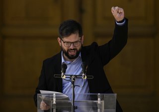 Gabriel Boric, nastupujícímu prezidentovi Chile je 35 let