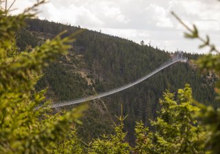 V Dolní Moravě na Orlickoústecku se v pátek otevře visutý most Sky Bridge.