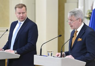 finský ministr obrany Antti Kaikkonen a ministr zahraničí Pekka Haavisto