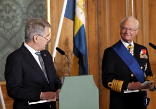 Finský prezident Sauli Niinisto a švédský král Carl Gustaf