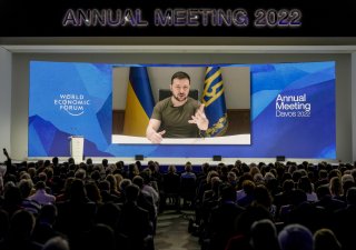 Ukrajinský prezident Volodymyr Zelenskyj promluvil v pondělí 23. května 2022 k účastníkům prestižního a tradičního Světového ekonomického fóra v Davosu.