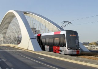 Nové tramvaje Škoda ForCity Plus 52T vyjedou v Praze poprvé v roce 2025