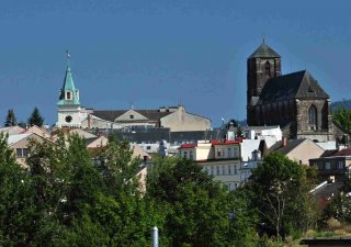 Pohled na město Turnov s věží radnice a kostelem Narození P. Marie