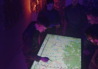 Wargaming Table od VR Group je platforma velkoplošného dotykového stolu, která čerpá z výhod digitálních platforem i z jednoduchosti klasických deskových her