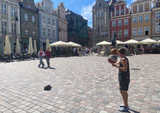Poznaň patří mezi největší a hospodářsky nejvýznamnější polská města. Nemá monumentálnost Varšavy ani turistickou proslulost Krakova, díky tomu ale působí přirozeněji.
