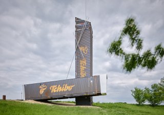 Rozhledna v Litomyšli je z lodních kontejnerů.