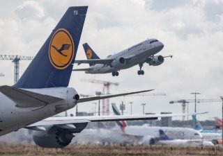 Lufthansa je ve druhém čtvrtletí v zisku, i přes rušení stovek letů